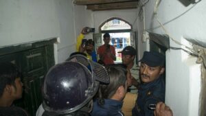 ठेकेदारको कार्यालयमा तालाबन्दी, माग पुरा नभएसम्म सडक नछोड्ने आन्दोलनकारीको दाबी