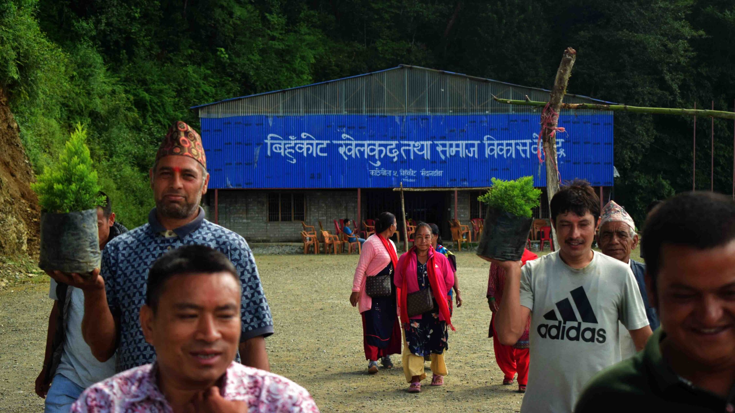 ४१ औँ बि पी स्मृति दिवसको अबसरमा काठेखोला ५ मैदानडाँडामा वृक्षारोपण-PhotoFeature